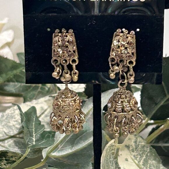 Vintage Indian Jhumka Drop Dangle Earrings Gold-tone Metal Ethnic Pierced - Picture 2 of 7